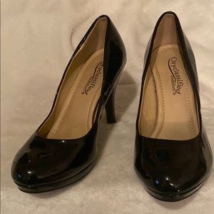 Black patent cushioned pumps